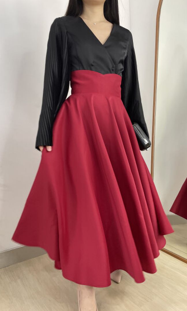 Cyra Skirt in Red