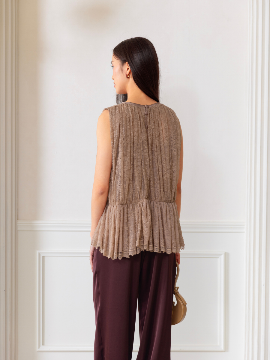 Ryland Top in Mocca