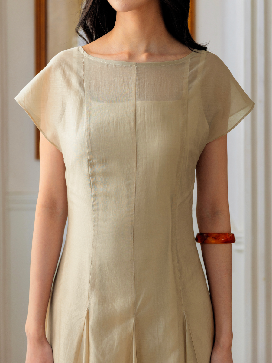 Larah Dress in Champagne