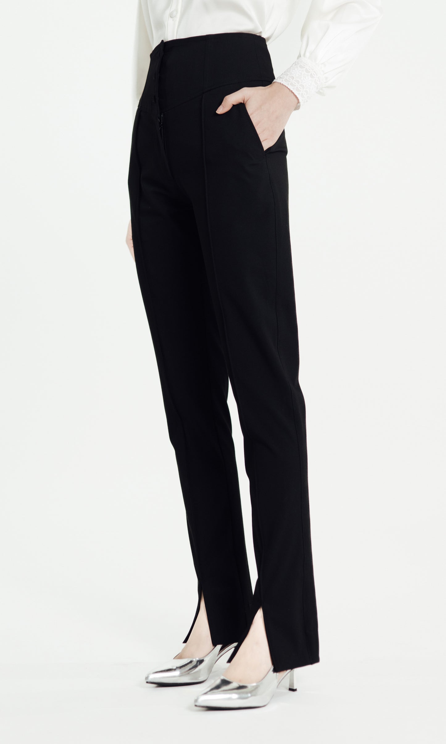 Rita Pant in Black