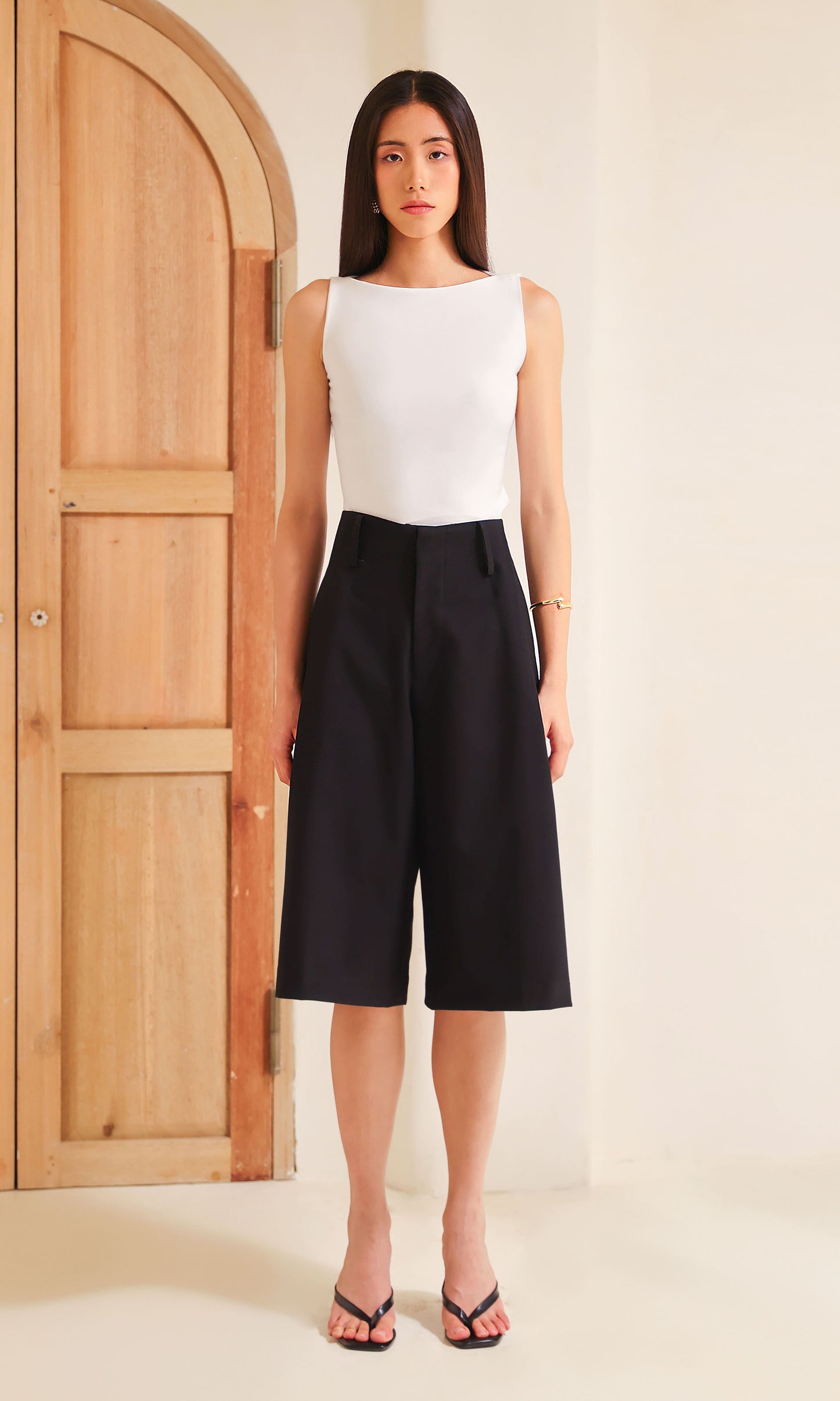 Capture Pants in Black