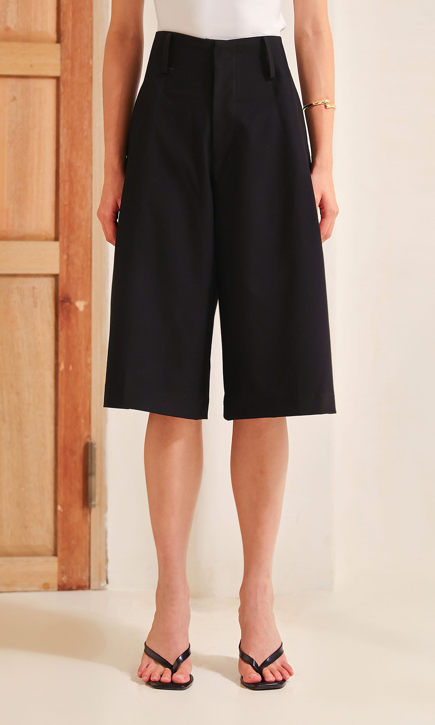 Capture Pants in Black
